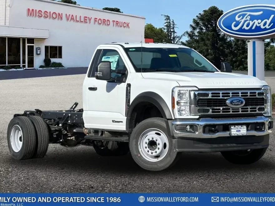 2024 Ford F-600 photo 1