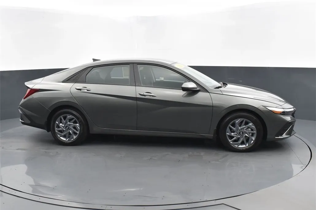 2025 Hyundai Elantra Hybrid Blue photo 1