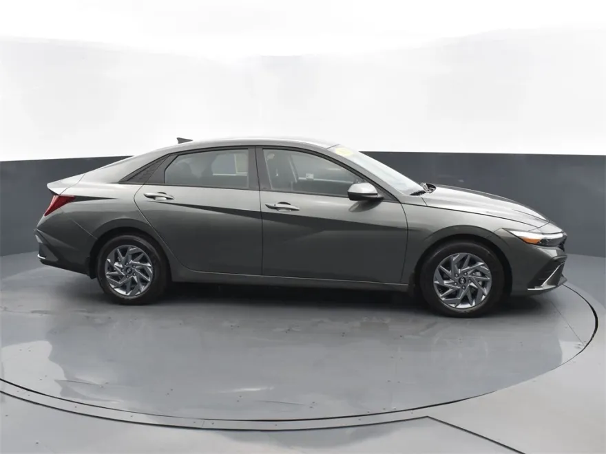 2025 Hyundai Elantra Hybrid Blue photo 1