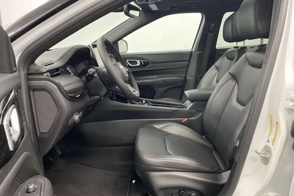 2025 Jeep Compass Limited photo 1