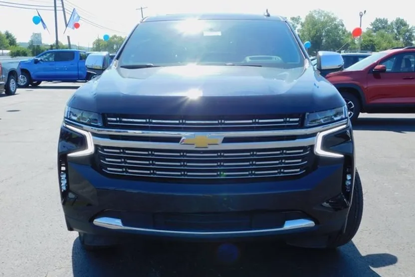 2024 Chevrolet Suburban Premier photo 1