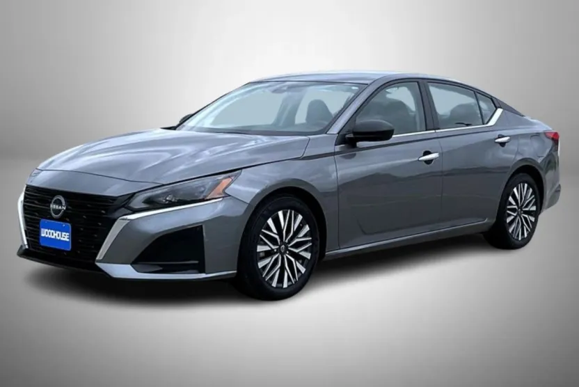 2024 Nissan Altima 2.5 SV photo 1