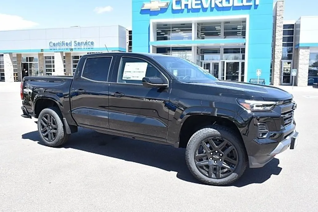 2025 Chevrolet Colorado Z71 photo 1