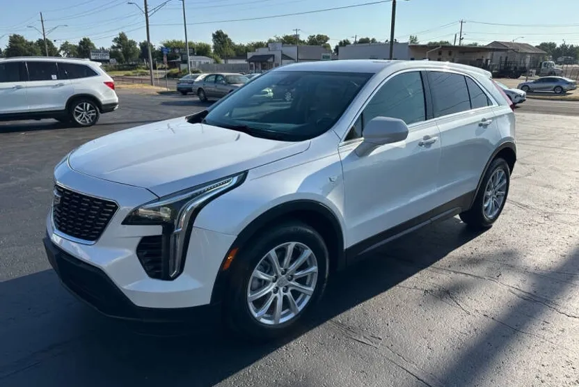 2020 Cadillac XT4 Luxury photo 1