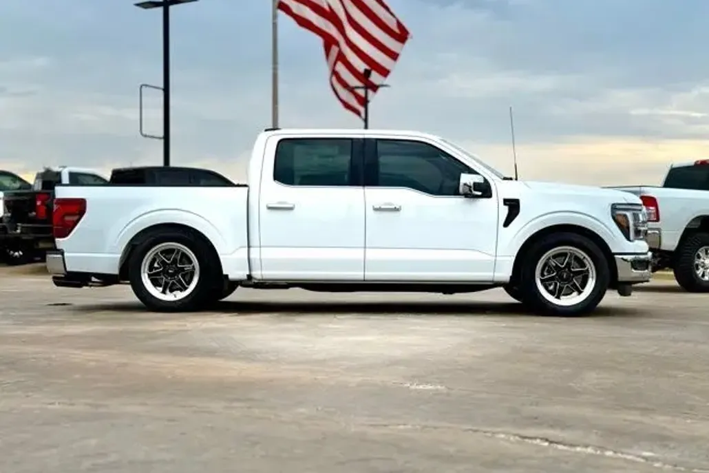 2025 Ford F-150 Lariat photo 1