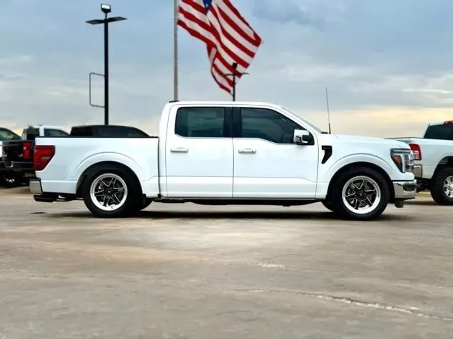 2025 Ford F-150 Lariat photo 1