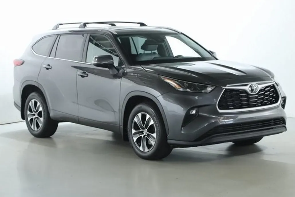 2023 Toyota Highlander L photo 1