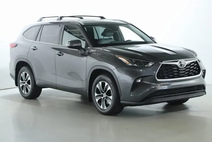 2023 Toyota Highlander L photo 1