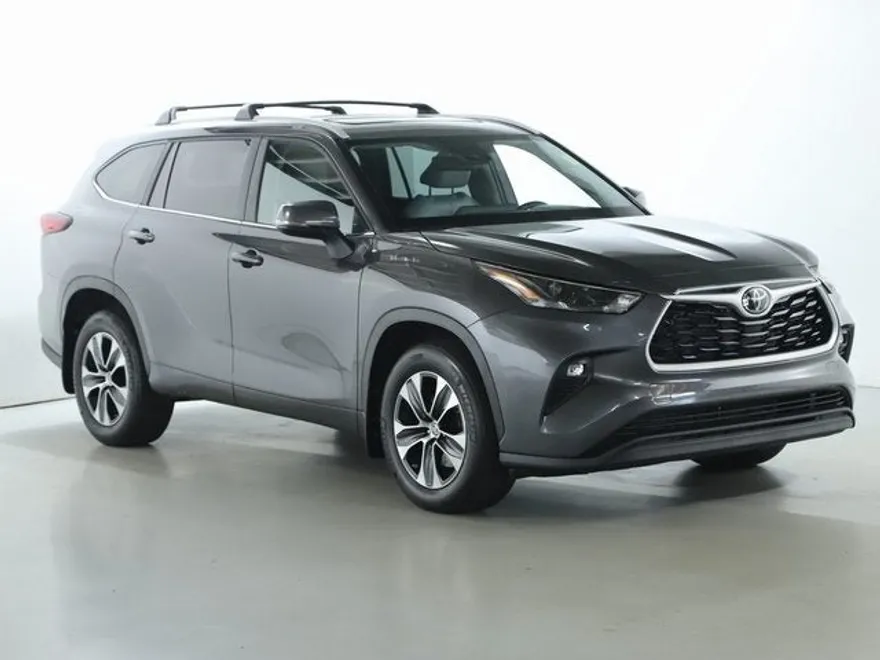 2023 Toyota Highlander L photo 1