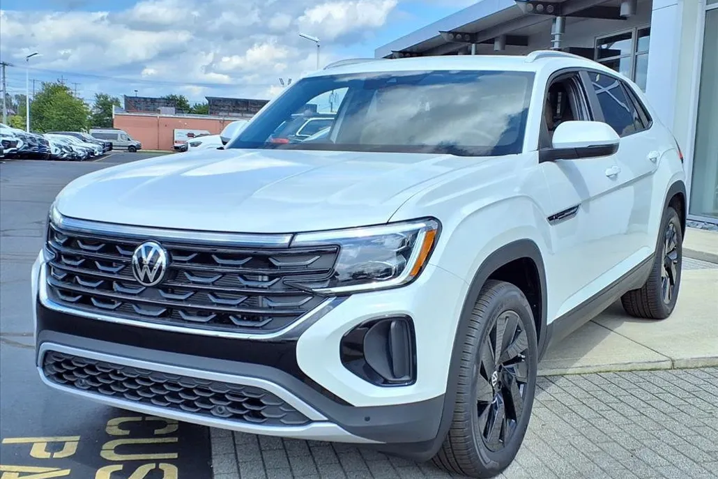 2026 Volkswagen Atlas Cross Sport SE Technology photo 1