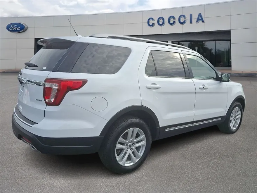 2018 Ford Explorer XLT photo 1