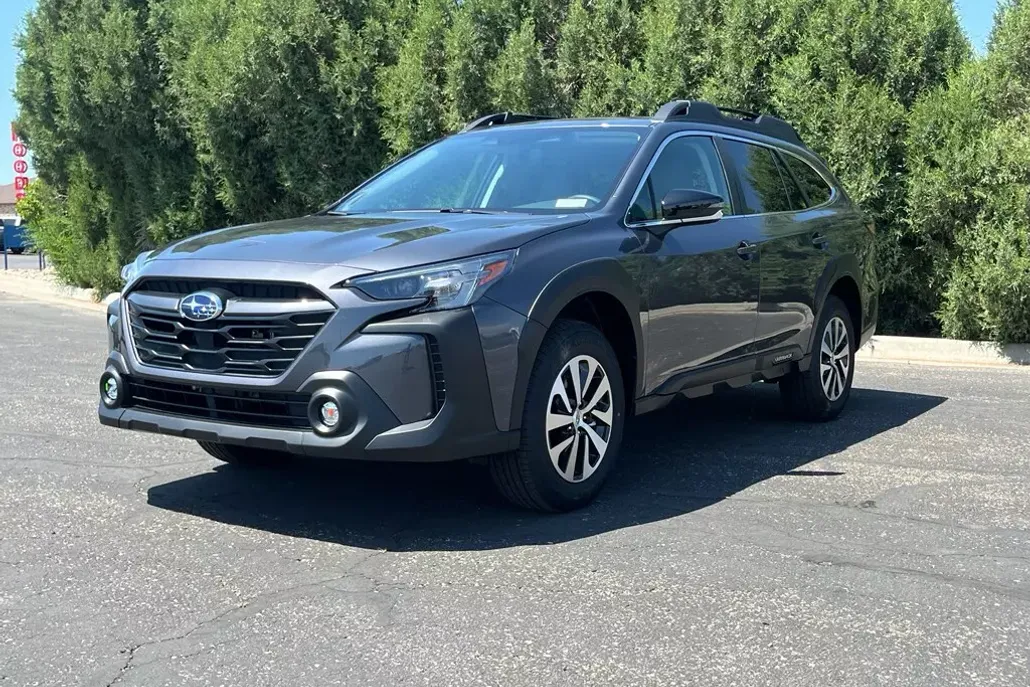 2025 Subaru Outback Premium photo 1