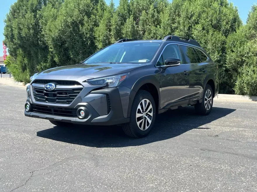 2025 Subaru Outback Premium photo 1