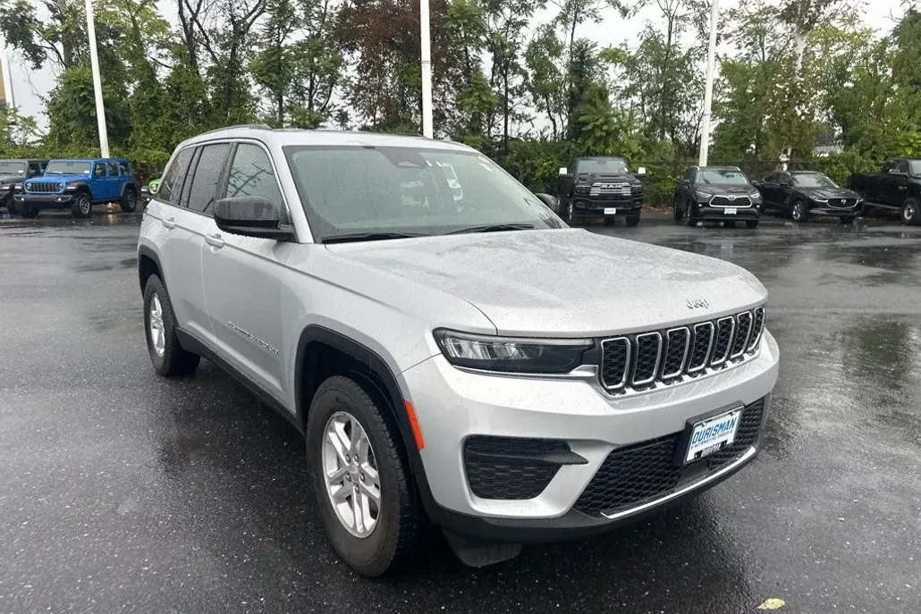 2023 Jeep Grand Cherokee Laredo photo 1