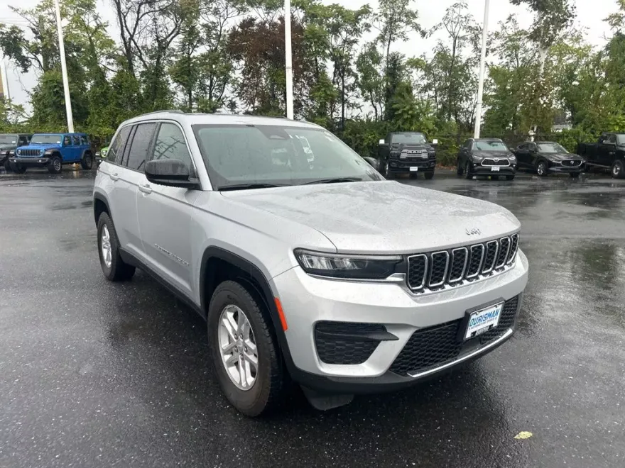 2023 Jeep Grand Cherokee Laredo photo 1