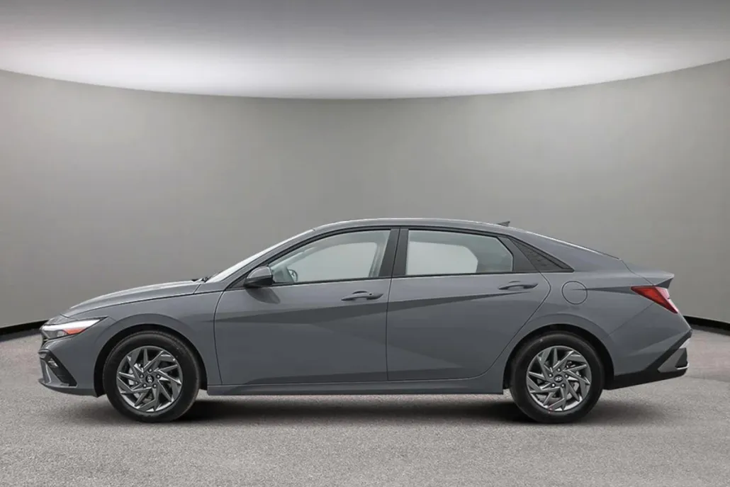 2025 Hyundai Elantra SEL Sport photo 1