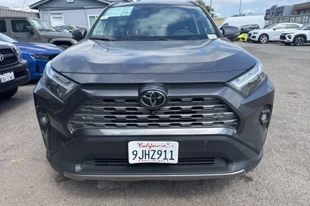 2023 Toyota RAV4 Limited photo 1