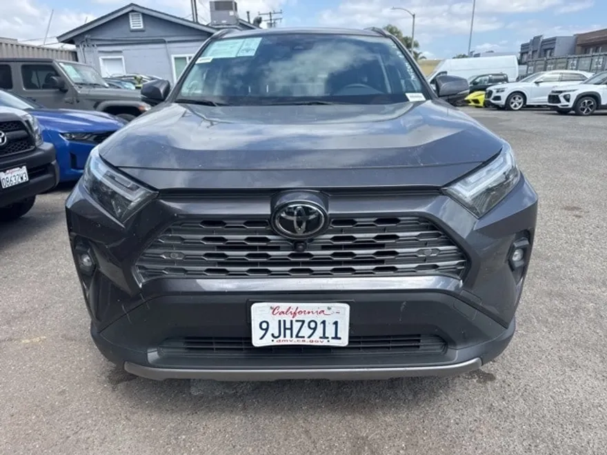 2023 Toyota RAV4 Limited photo 1