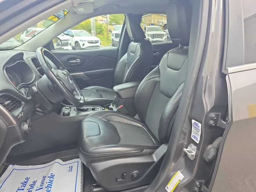 2020 Jeep Cherokee Latitude photo 1