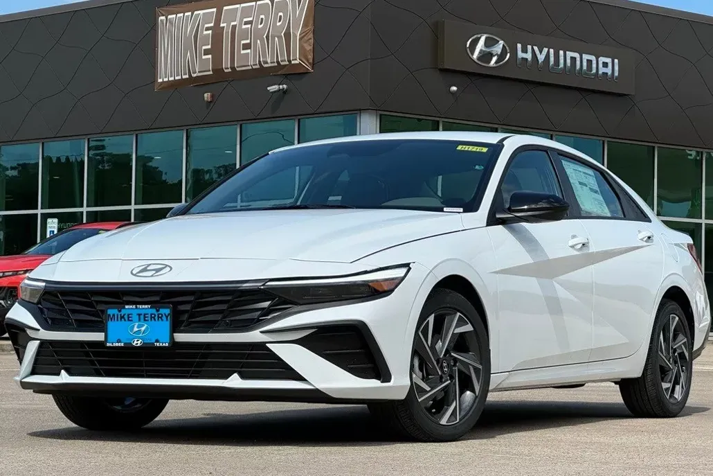 2025 Hyundai Elantra SEL Sport photo 1