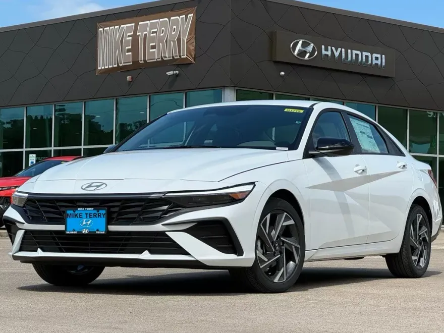2025 Hyundai Elantra SEL Sport photo 1