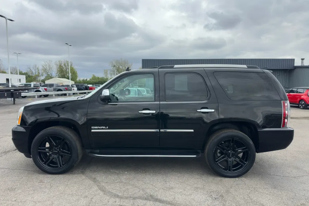 2011 Gmc Yukon 1500 Denali photo 1