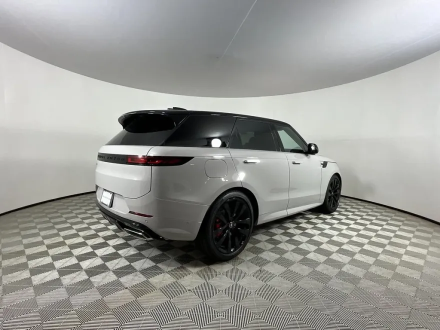 2025 Land Rover Range Rover Sport SE photo 1