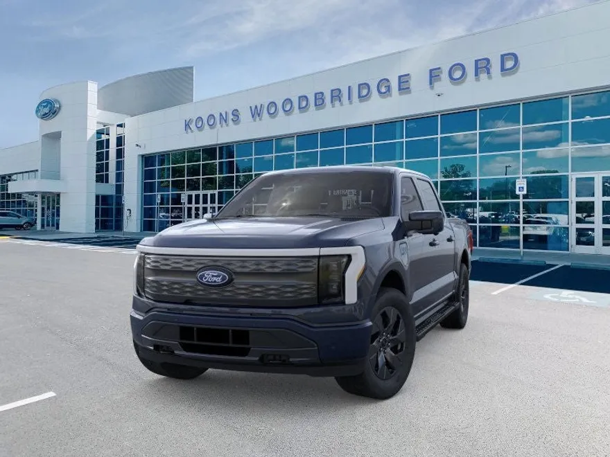 2025 Ford F-150 Lightning Lariat photo 1