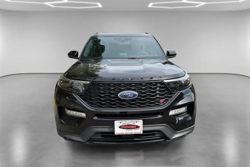 2023 Ford Explorer ST photo 1