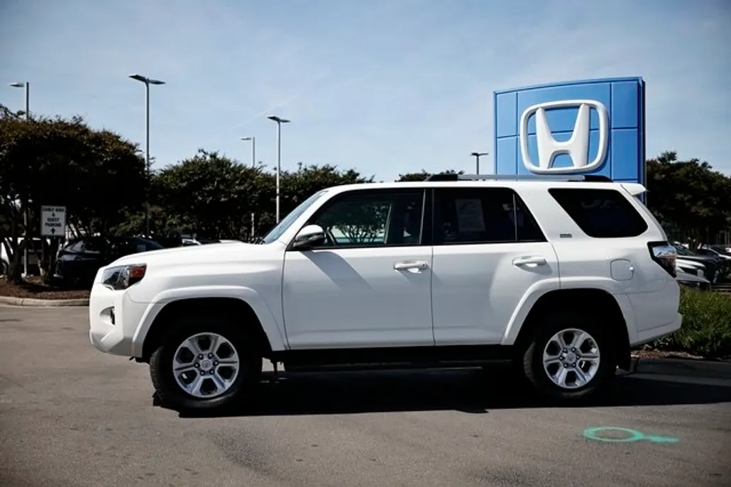 2024 Toyota 4Runner SR5 Premium photo 1