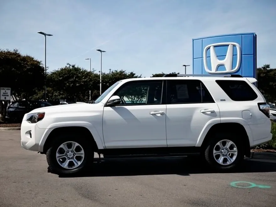 2024 Toyota 4Runner SR5 Premium photo 1