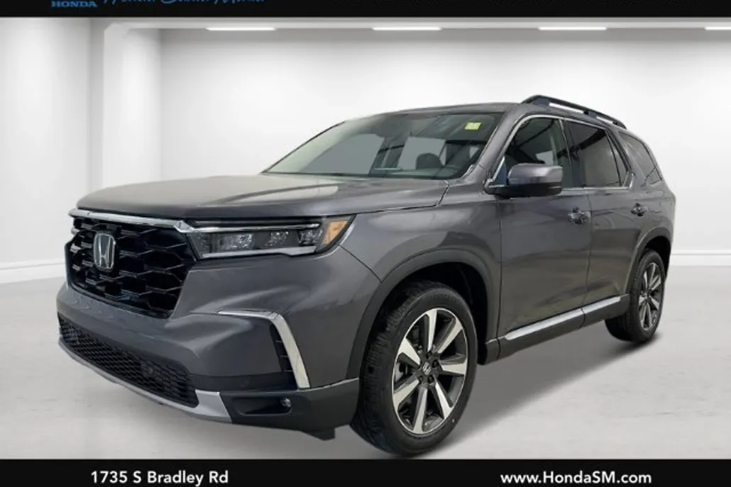 2025 Honda Pilot Touring photo 1