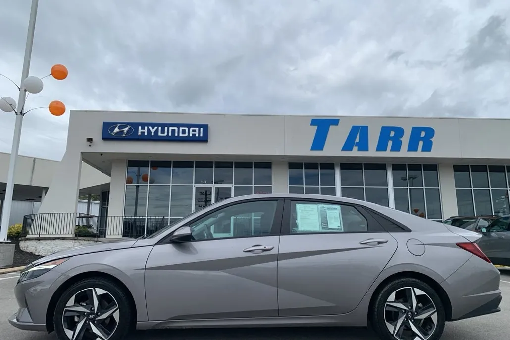 2023 Hyundai Elantra SEL photo 1