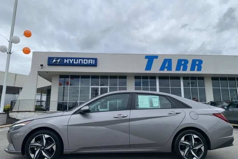 2023 Hyundai Elantra SEL photo 1
