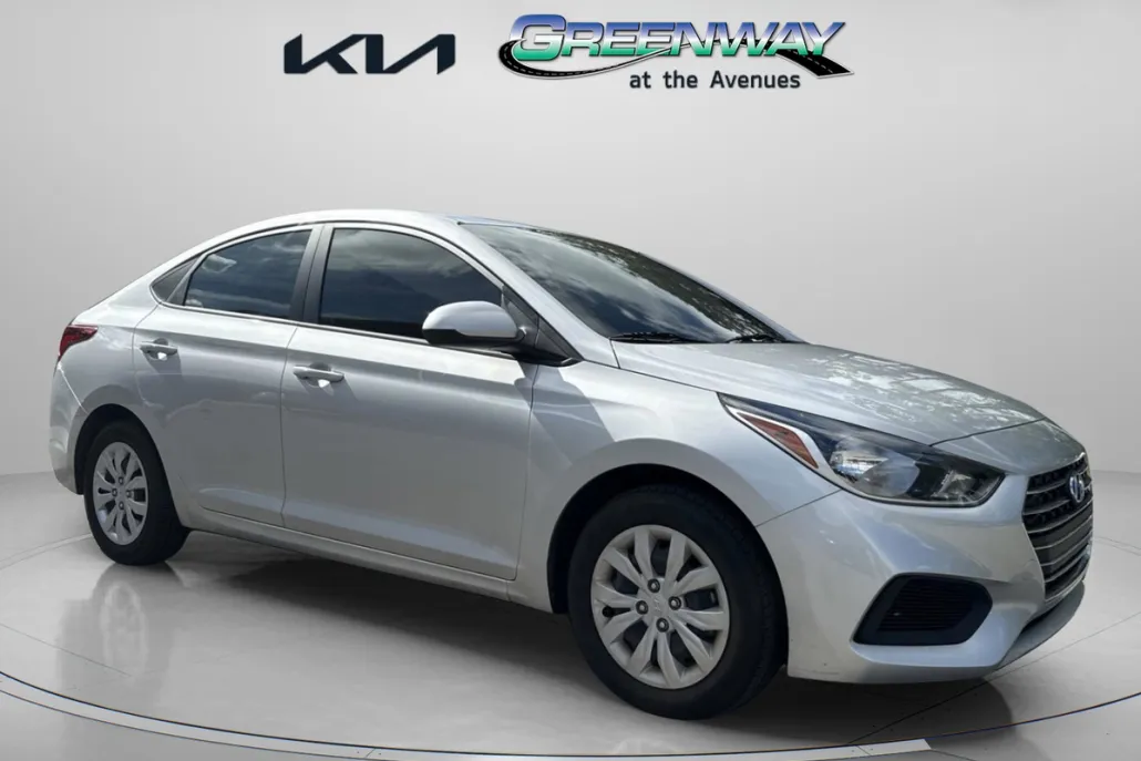 2022 Hyundai Accent SE photo 1