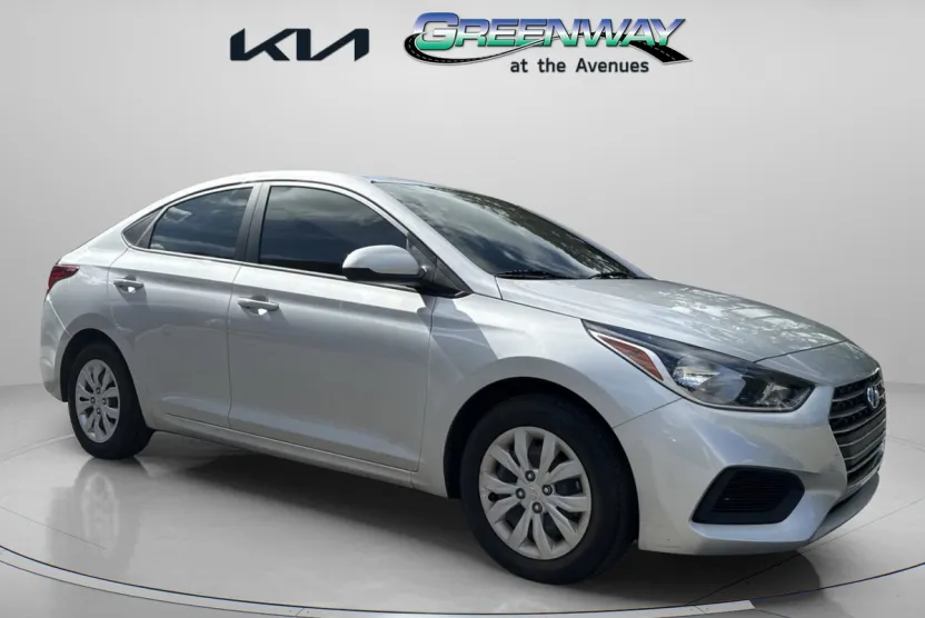 2022 Hyundai Accent SE photo 1