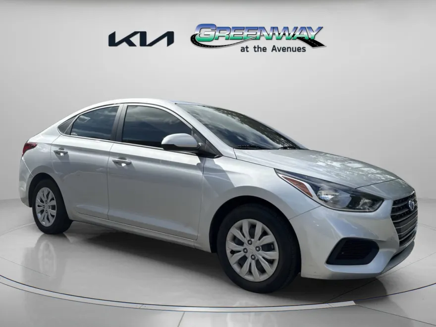 2022 Hyundai Accent SE photo 1