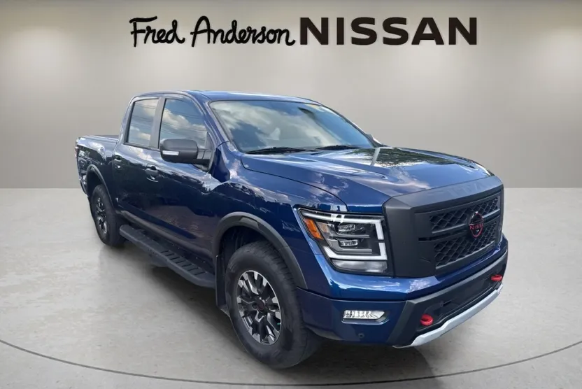 2023 Nissan Titan PRO-4X photo 1