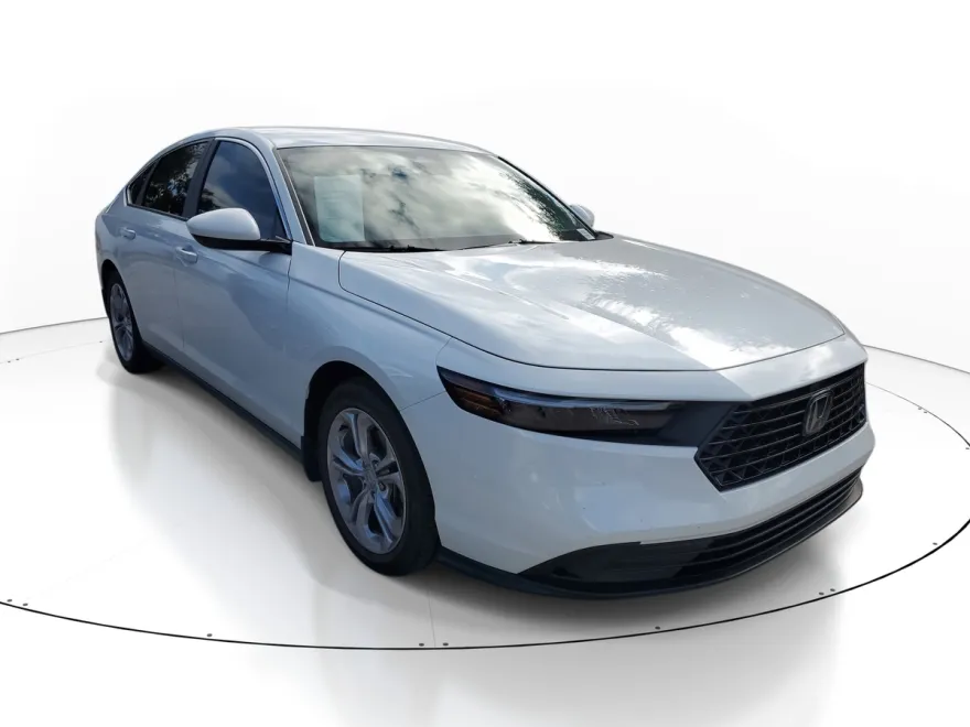 2023 Honda Accord LX photo 1