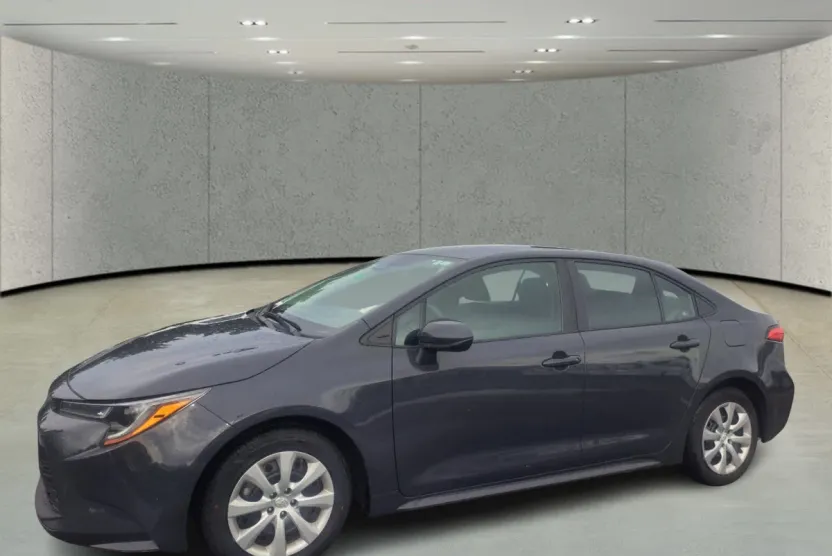 2024 Toyota Corolla LE photo 1