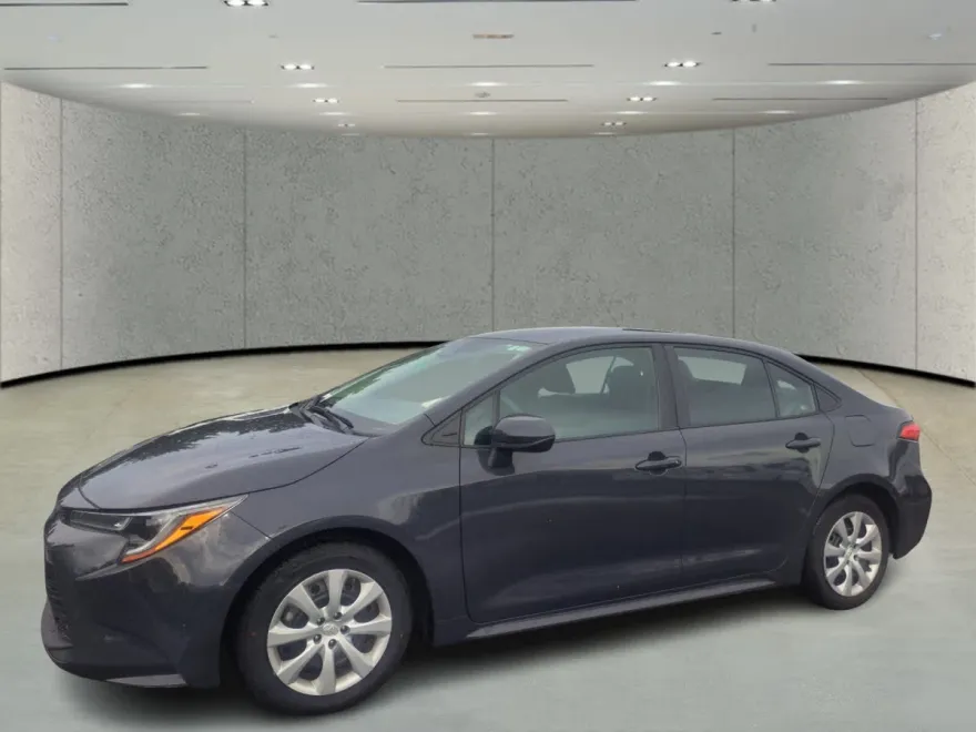 2024 Toyota Corolla LE photo 1
