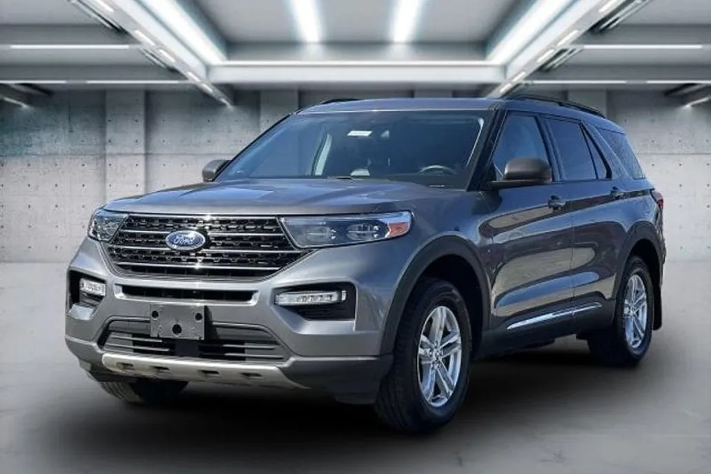 2021 Ford Explorer XLT photo 1