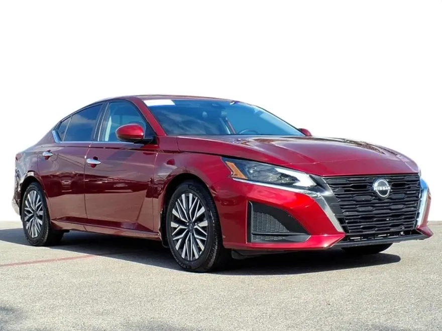 2023 Nissan Altima 2.5 SV photo 1