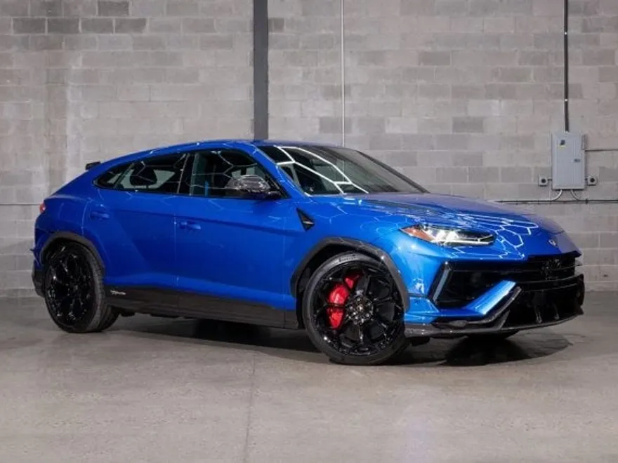 2023 Lamborghini Urus Performante photo 1