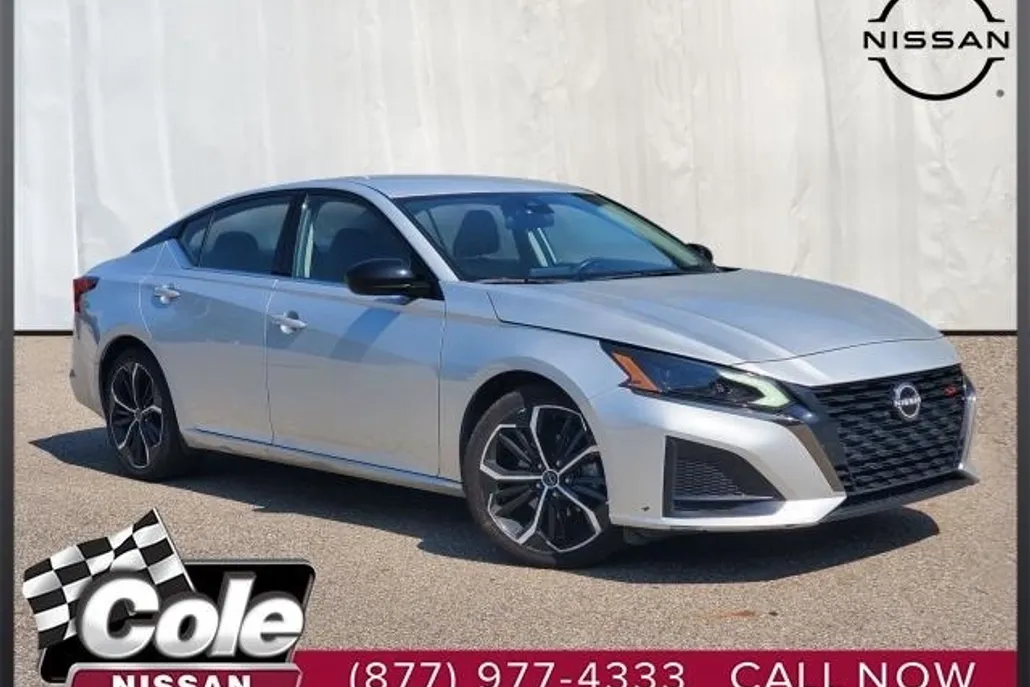 2023 Nissan Altima 2.5 SR photo 1