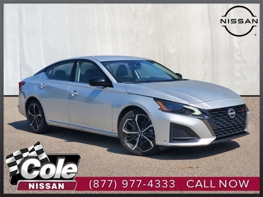 2023 Nissan Altima 2.5 SR photo 1