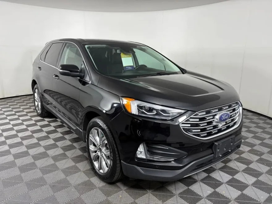 2023 Ford Edge Titanium photo 1
