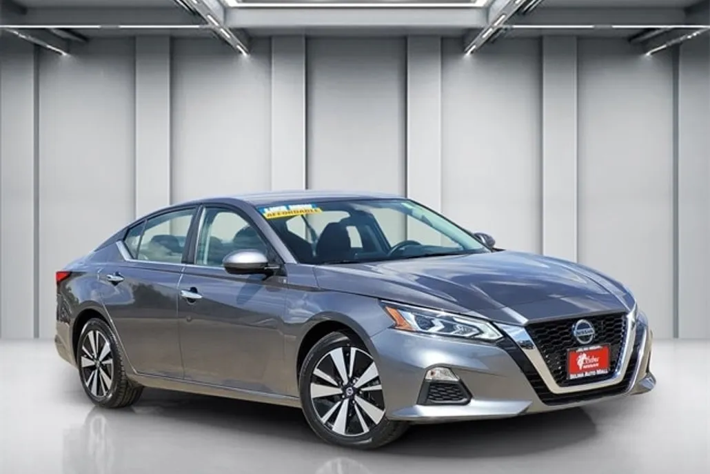 2022 Nissan Altima 2.5 SV photo 1