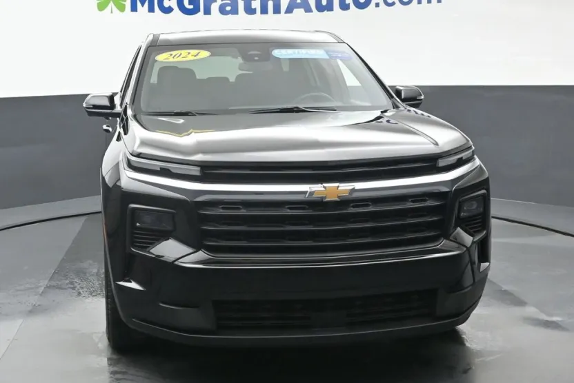 2024 Chevrolet Traverse LS photo 1