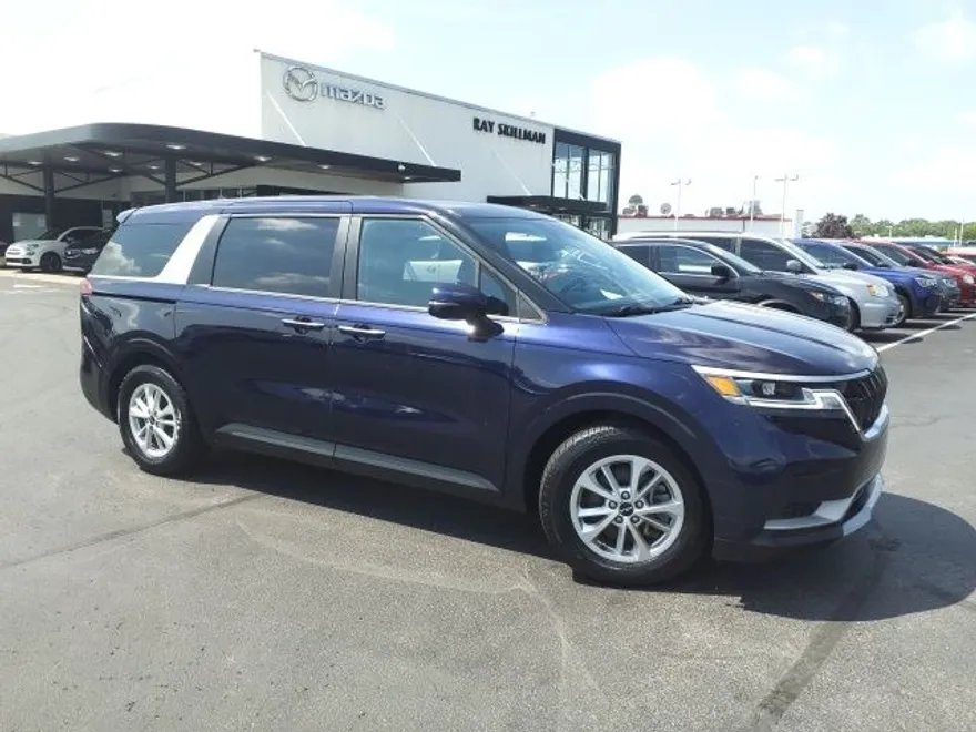 2022 Kia Carnival LXS photo 1
